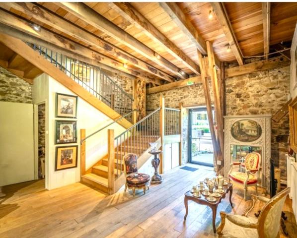 À 20 minutes de Limoges - Un domaine historique unique : Grand Moulin du XIXe siècle + 4 moulins du XIIe siècle