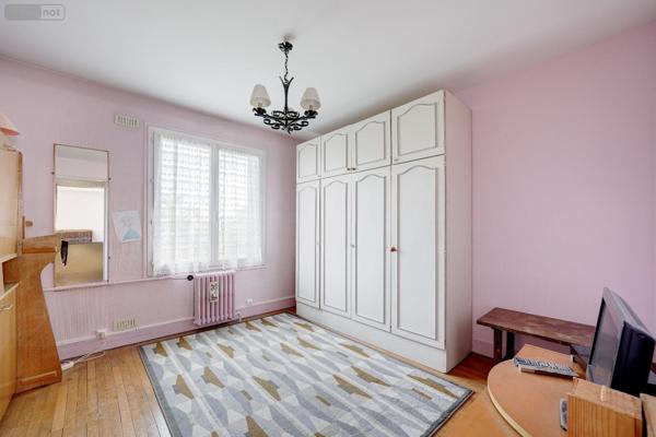 Appartement à vendre à Saint-Maur-des-Fossés dans le Val-de-Marne (94100), ref : 5 PIECES LA VARENNE SAINT HILAIRE   
LA VARENNE RUE DU BAC