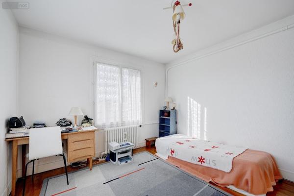 Appartement à vendre à Saint-Maur-des-Fossés dans le Val-de-Marne (94100), ref : 5 PIECES LA VARENNE SAINT HILAIRE   
LA VARENNE RUE DU BAC