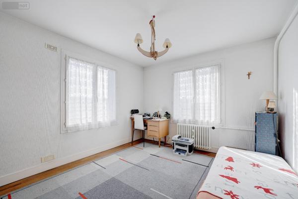 Appartement à vendre à Saint-Maur-des-Fossés dans le Val-de-Marne (94100), ref : 5 PIECES LA VARENNE SAINT HILAIRE   
LA VARENNE RUE DU BAC