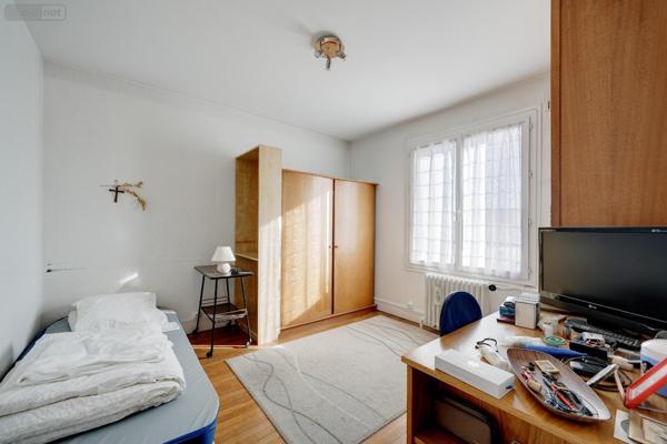 Appartement à vendre à Saint-Maur-des-Fossés dans le Val-de-Marne (94100), ref : 5 PIECES LA VARENNE SAINT HILAIRE   
LA VARENNE RUE DU BAC