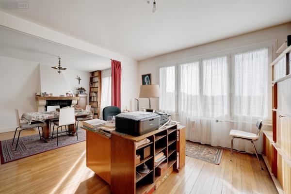 Appartement à vendre à Saint-Maur-des-Fossés dans le Val-de-Marne (94100), ref : 5 PIECES LA VARENNE SAINT HILAIRE   
LA VARENNE RUE DU BAC