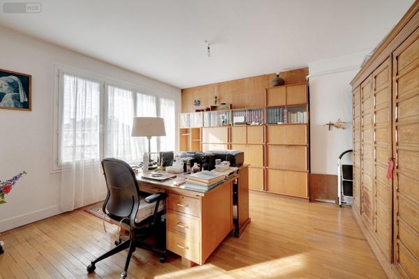 Appartement à vendre à Saint-Maur-des-Fossés dans le Val-de-Marne (94100), ref : 5 PIECES LA VARENNE SAINT HILAIRE   
LA VARENNE RUE DU BAC