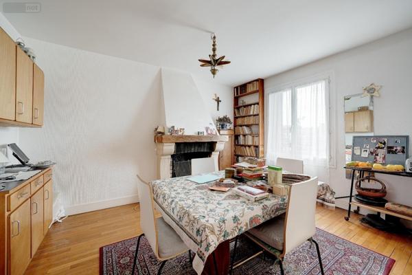 Appartement à vendre à Saint-Maur-des-Fossés dans le Val-de-Marne (94100), ref : 5 PIECES LA VARENNE SAINT HILAIRE   
LA VARENNE RUE DU BAC