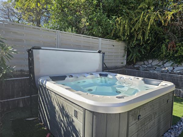 Plain-pied, 3 chambres, piscine, jacuzzi