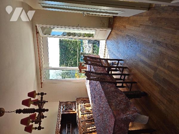 Maison individuelle d’environ 108 m² habitables sur terrain d’environ 610 m², proche des commerces.