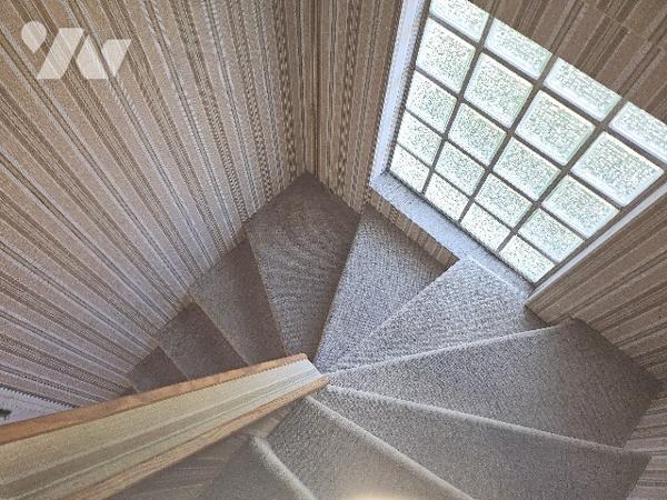 Maison individuelle d’environ 108 m² habitables sur terrain d’environ 610 m², proche des commerces.