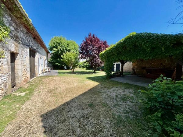A vendre, corps de ferme aux portes de Périgueux 24000