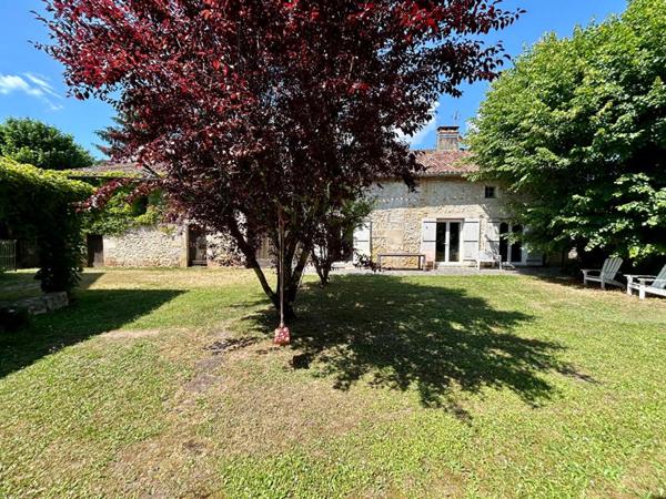 A vendre, corps de ferme aux portes de Périgueux 24000