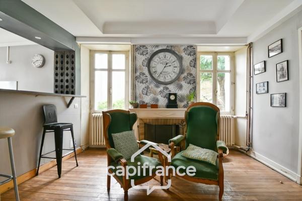 Maison de caractère à vendre, En Charente Maritime (17)centre ville SAINT JEAN D'ANGELY, 7 pièces avec jardin clos