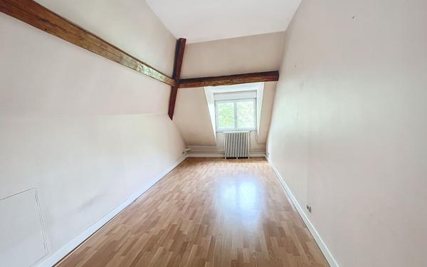 Appartement à vendre    2 pièces • 75,76 m2 Tours