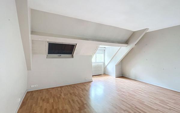 Appartement à vendre    2 pièces • 75,76 m2 Tours