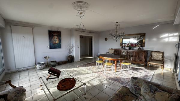 Appartement
                                                                                                                                                                                                                                                                                                                        5 pièce(s)                                                                                                                                                                                                          3 chambre(s)                                                                                                                                                                                                          121  m²