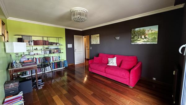 Appartement
                                                                                                                                                                                                                                                                                                                        5 pièce(s)                                                                                                                                                                                                          3 chambre(s)                                                                                                                                                                                                          121  m²