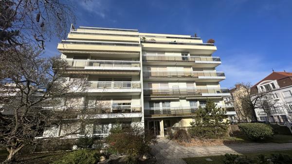 Appartement
                                                                                                                                                                                                                                                                                                                        5 pièce(s)                                                                                                                                                                                                          3 chambre(s)                                                                                                                                                                                                          121  m²