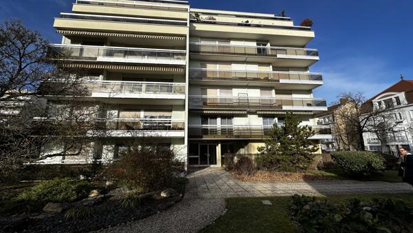 Appartement
                                                                                                                                                                                                                                                                                                                        5 pièce(s)                                                                                                                                                                                                          3 chambre(s)                                                                                                                                                                                                          121  m²