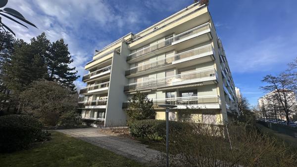 Appartement
                                                                                                                                                                                                                                                                                                                        5 pièce(s)                                                                                                                                                                                                          3 chambre(s)                                                                                                                                                                                                          121  m²