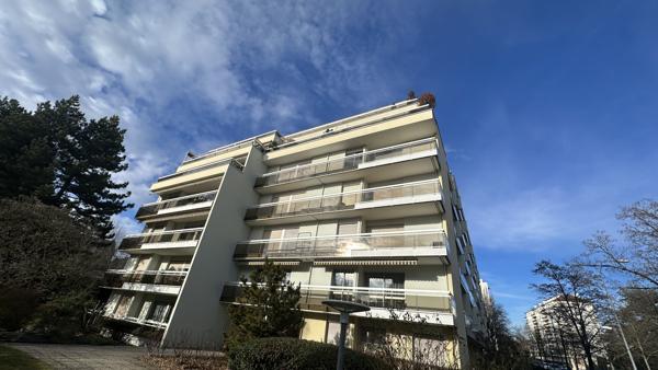 Appartement
                                                                                                                                                                                                                                                                                                                        5 pièce(s)                                                                                                                                                                                                          3 chambre(s)                                                                                                                                                                                                          121  m²