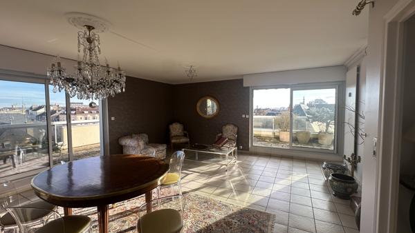 Appartement
                                                                                                                                                                                                                                                                                                                        5 pièce(s)                                                                                                                                                                                                          3 chambre(s)                                                                                                                                                                                                          121  m²