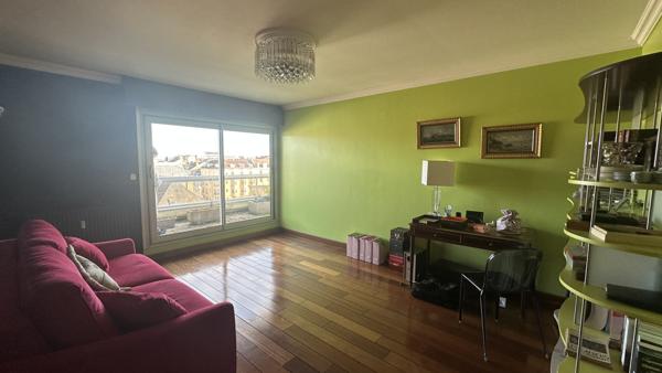 Appartement
                                                                                                                                                                                                                                                                                                                        5 pièce(s)                                                                                                                                                                                                          3 chambre(s)                                                                                                                                                                                                          121  m²