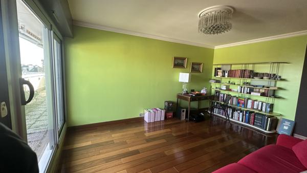 Appartement
                                                                                                                                                                                                                                                                                                                        5 pièce(s)                                                                                                                                                                                                          3 chambre(s)                                                                                                                                                                                                          121  m²