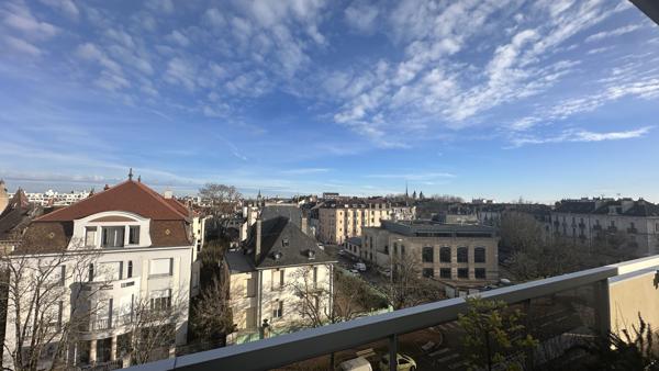 Appartement
                                                                                                                                                                                                                                                                                                                        5 pièce(s)                                                                                                                                                                                                          3 chambre(s)                                                                                                                                                                                                          121  m²