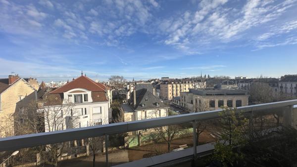 Appartement
                                                                                                                                                                                                                                                                                                                        5 pièce(s)                                                                                                                                                                                                          3 chambre(s)                                                                                                                                                                                                          121  m²