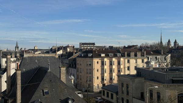 Appartement
                                                                                                                                                                                                                                                                                                                        5 pièce(s)                                                                                                                                                                                                          3 chambre(s)                                                                                                                                                                                                          121  m²