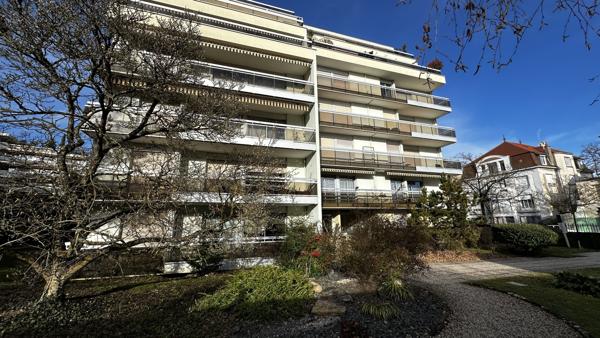 Appartement
                                                                                                                                                                                                                                                                                                                        5 pièce(s)                                                                                                                                                                                                          3 chambre(s)                                                                                                                                                                                                          121  m²
