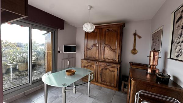 Appartement
                                                                                                                                                                                                                                                                                                                        5 pièce(s)                                                                                                                                                                                                          3 chambre(s)                                                                                                                                                                                                          121  m²