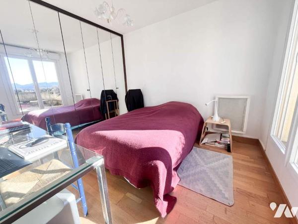 GAP SUD  TRES AGREABLE DUPLEX T4 AVEC  GRANDES TERRASSES   GARAGE ET CAVE