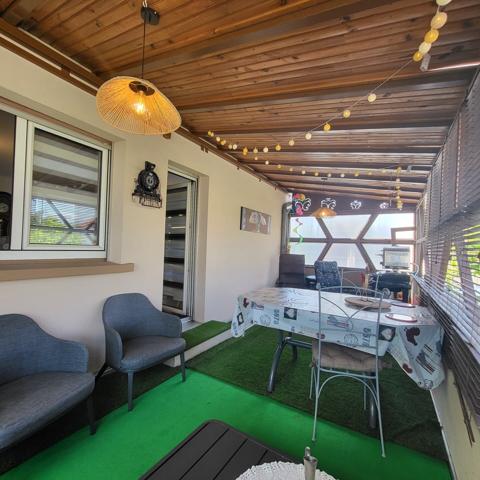 Appartement / Maison Atypique – 126 m² - 2 chambres - 4 garages