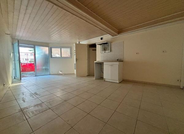 LA ROCHE SUR YON LOCAL A VENDRE