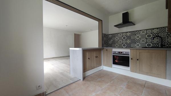 PROCHE BEAUVAIS, TRES BELLE LONGERE DE CARACTERE CLASSEE EN "C" DE 85 M² SUR 400 M² DE TERRAIN CLOS AU CALME Troissereux (60112)