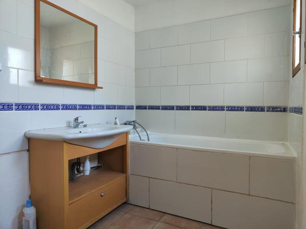 PROCHE BEAUVAIS, TRES BELLE LONGERE DE CARACTERE CLASSEE EN "C" DE 85 M² SUR 400 M² DE TERRAIN CLOS AU CALME Troissereux (60112)