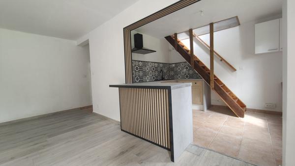 PROCHE BEAUVAIS, TRES BELLE LONGERE DE CARACTERE CLASSEE EN "C" DE 85 M² SUR 400 M² DE TERRAIN CLOS AU CALME Troissereux (60112)