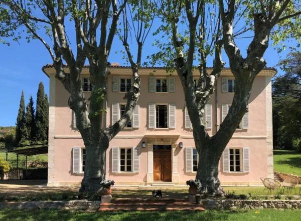 AUPS – Élégante Bastide Bourgeoise du XVIIIe siècle avec Piscine et Parc Arboré