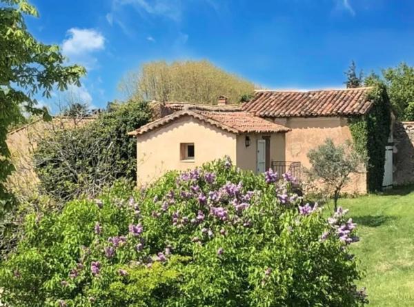 AUPS – Élégante Bastide Bourgeoise du XVIIIe siècle avec Piscine et Parc Arboré