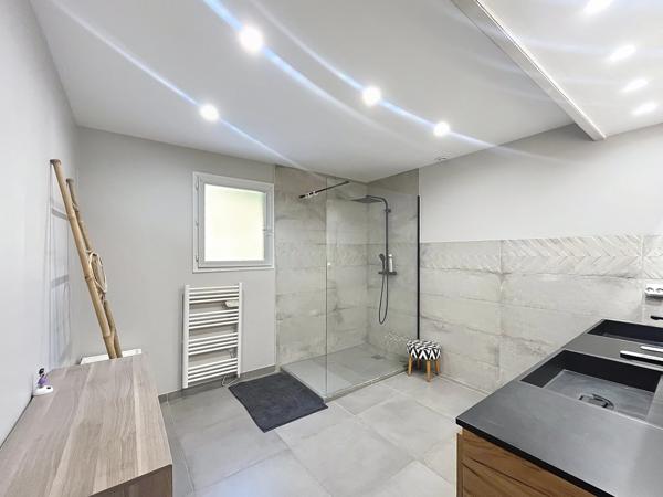 Pignans : Villa dominante de 238 m² avec vue panoramique et fort potentiel de rendement