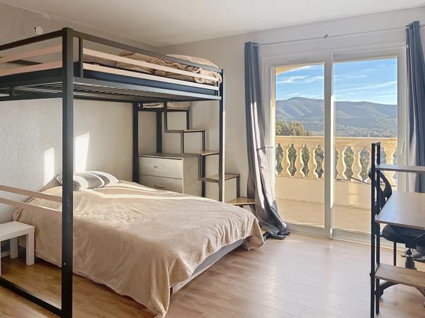 Pignans : Villa dominante de 238 m² avec vue panoramique et fort potentiel de rendement