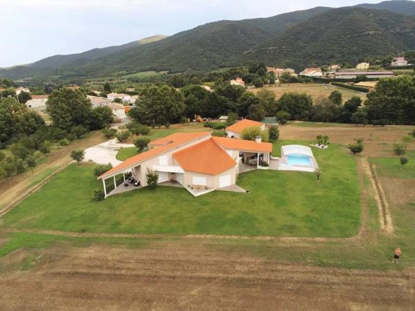 VILLA D'ARCHITECTE AUX VUES PANORAMIQUES SUR 2 HECTARES, SR VINCA