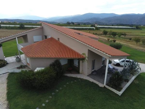 VILLA D'ARCHITECTE AUX VUES PANORAMIQUES SUR 2 HECTARES, SR VINCA