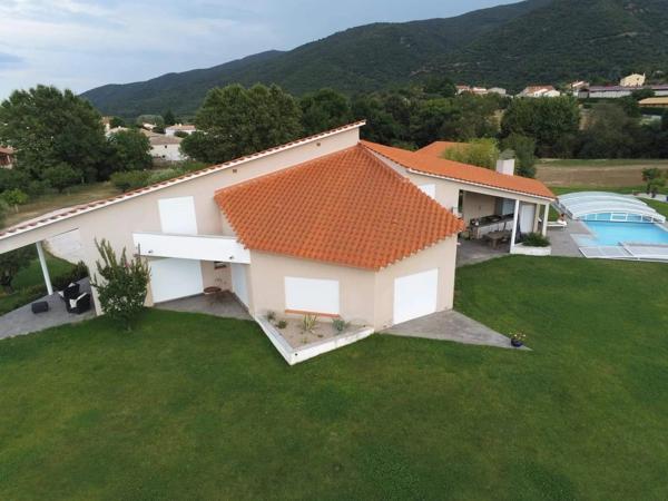 VILLA D'ARCHITECTE AUX VUES PANORAMIQUES SUR 2 HECTARES, SR VINCA