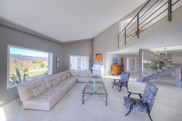 VILLA D'ARCHITECTE AUX VUES PANORAMIQUES SUR 2 HECTARES, SR VINCA