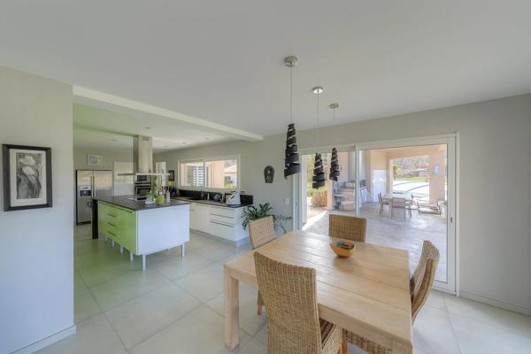 VILLA D'ARCHITECTE AUX VUES PANORAMIQUES SUR 2 HECTARES, SR VINCA