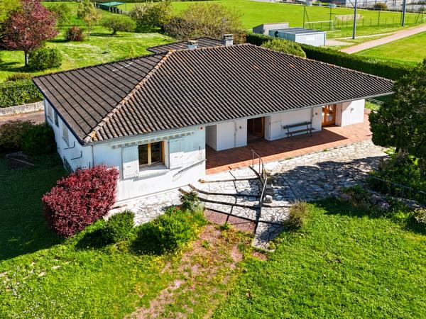 Maison à vendre 10 pièces TONNAY CHARENTE Proche (17)-320 m² habitables-garage- jardin 5 500 m².