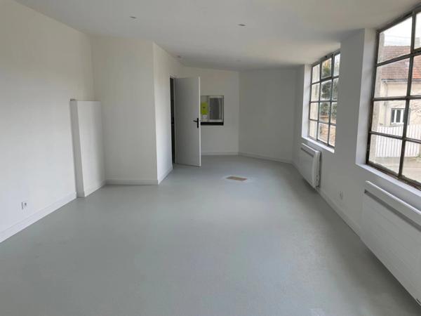 Location Local commercial 2 pièces 250 m2 à Saint-Prest