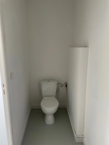 Location Local commercial 2 pièces 250 m2 à Saint-Prest