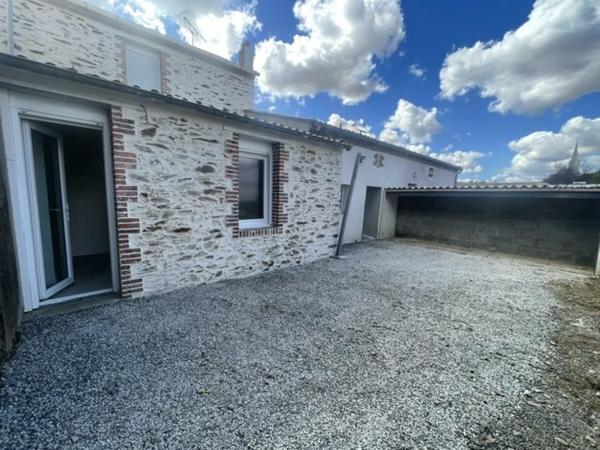 À LOUER – Maison 4 pièces avec extérieurs – Les Brouzils centre-bourg