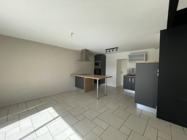À LOUER – Maison 4 pièces avec extérieurs – Les Brouzils centre-bourg